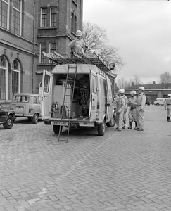 884778 Afbeelding van een voertuig van de rampendienst van de R.O.V.U. (Samenwerkingsverband Ruimtelijke Ordening, ...